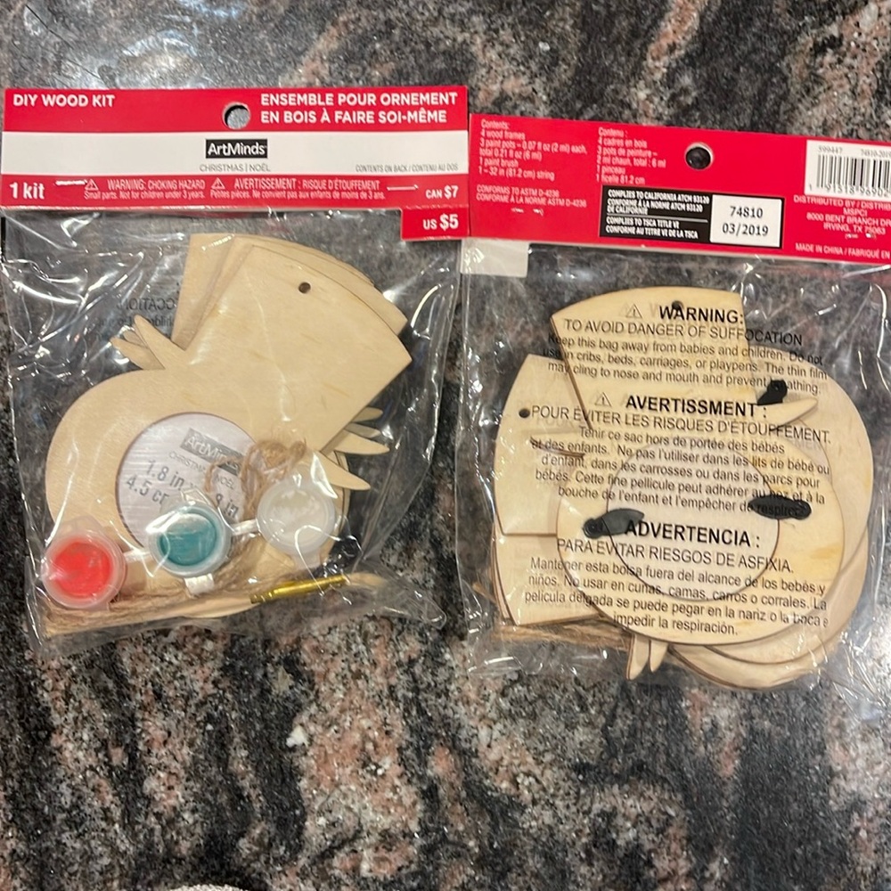 ArtMinds DIY Wood Ornament Kit snowman frame 2 sets of 4